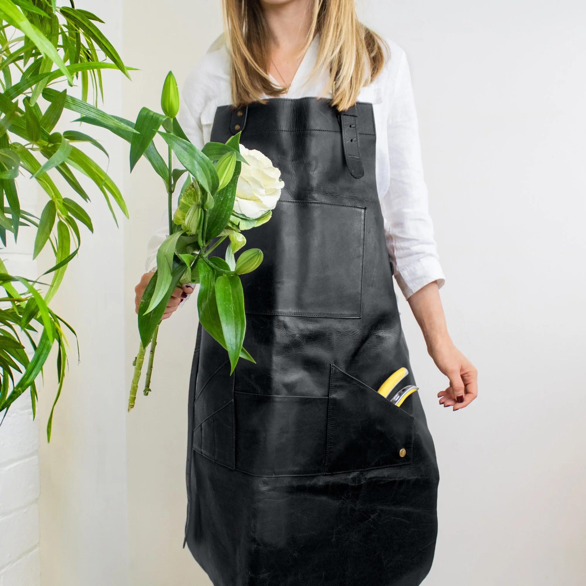 Long Multi-Pocket Leather Apron - Image 10